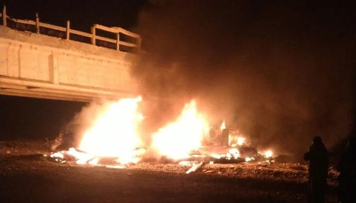 Xe buýt lao xuống khe núi ở Pakistan, hơn 40 người thiệt mạng-1