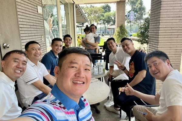 Biểu cảm cực cưng của con gái Cường Đô La trong ngày đầu tiên đi học ở Mỹ-6