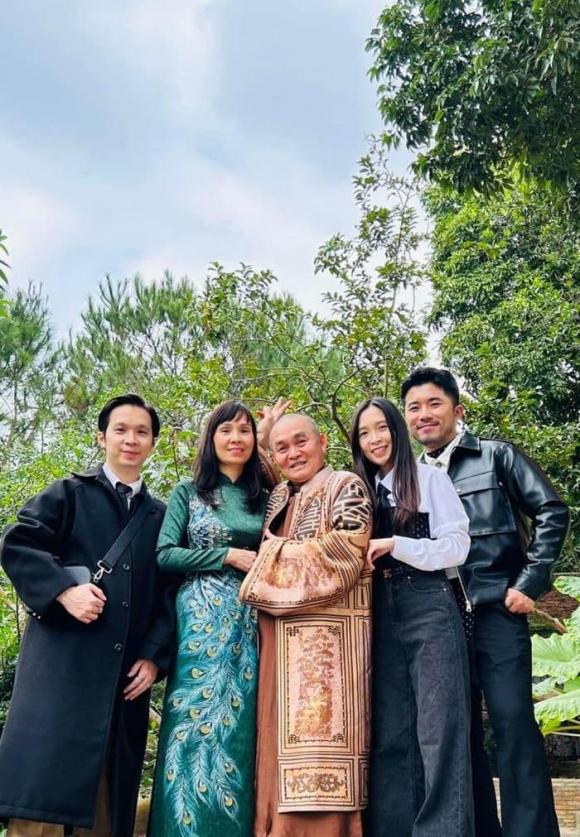 Vua hài đất Bắc Xuân Hinh hé lộ thêm về biệt phủ bên vợ và các con dịp đầu Xuân-2