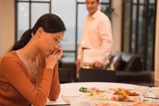 Mới nửa năm đã muốn ly hôn vì lấy chồng kém tuổi