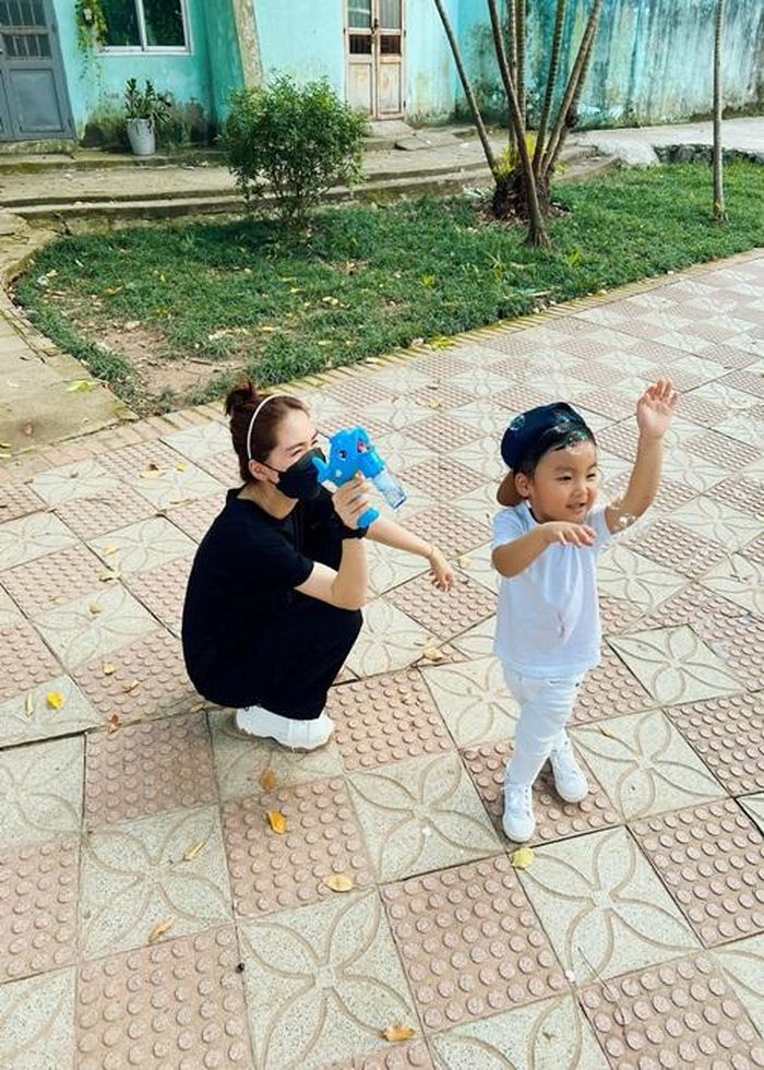 Cuộc sống làm mẹ đơn thân của Hòa Minzy-2