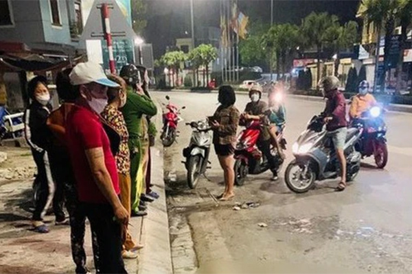 Một cán bộ công an trại giam tử vong sau va chạm xe khách-2