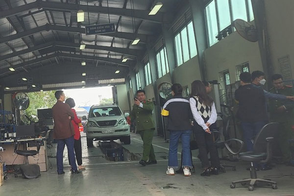 Bắt Giám đốc trung tâm đăng kiểm chia tiền hối lộ kiểu bậc thang-2