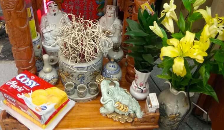 Thầy phong thuỷ dặn kỹ: 8 đồ nên đặt trên bàn thờ Thần Tài để cả năm may mắn, phát tài phát lộc-1