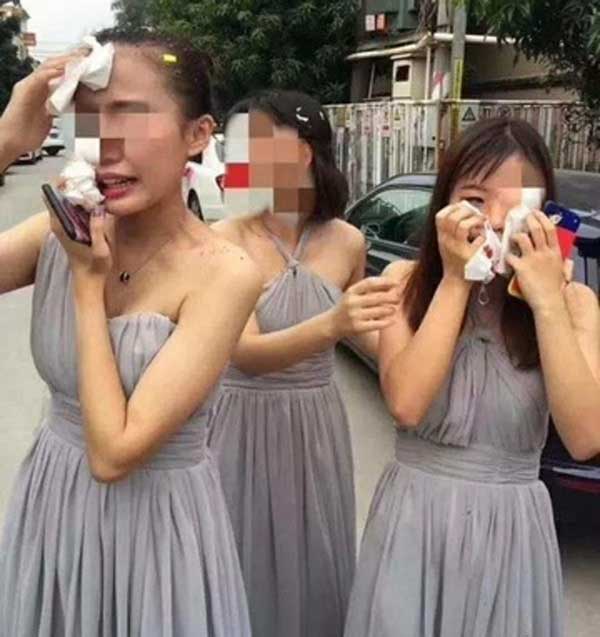 Cô dâu Trung Quốc bị nhóm đàn ông nhảy lên người trong ngày cưới-3
