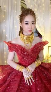 Chú rể và cô dâu hí hửng rủ nhau ngồi cân vàng gây bão-9