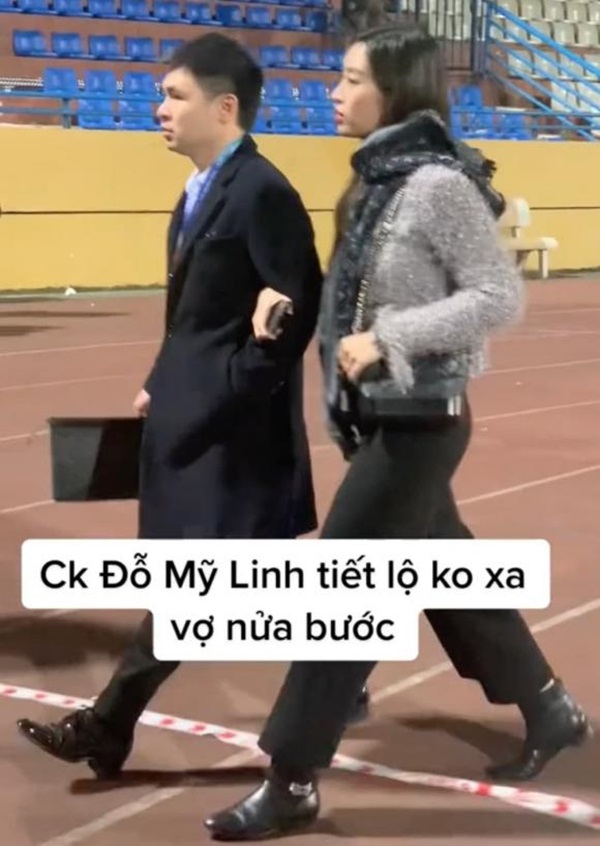 Đỗ Mỹ Linh lần đầu tình tứ khoác tay chồng giữa chốn đông người, hành động hiếu thảo với bố ruột ghi điểm đậm-2