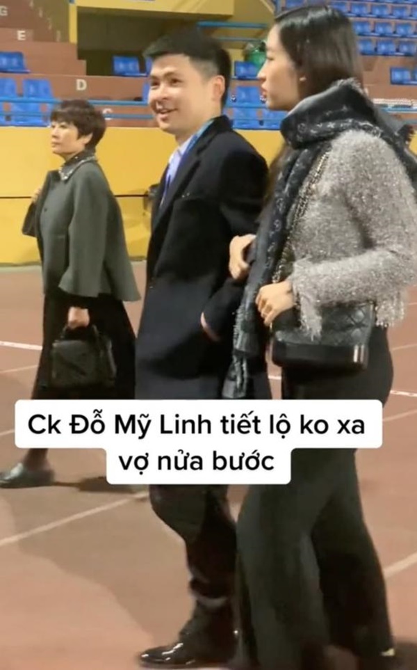 Đỗ Mỹ Linh lần đầu tình tứ khoác tay chồng giữa chốn đông người, hành động hiếu thảo với bố ruột ghi điểm đậm-3