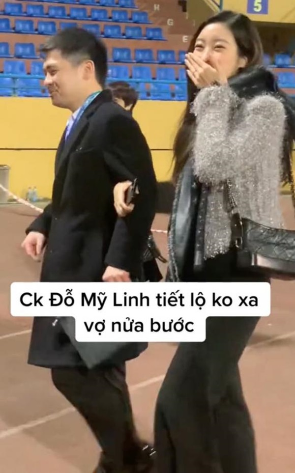 Đỗ Mỹ Linh lần đầu tình tứ khoác tay chồng giữa chốn đông người, hành động hiếu thảo với bố ruột ghi điểm đậm-5