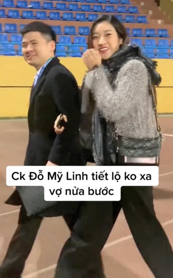 Đỗ Mỹ Linh lần đầu tình tứ khoác tay chồng giữa chốn đông người, hành động hiếu thảo với bố ruột ghi điểm đậm-6