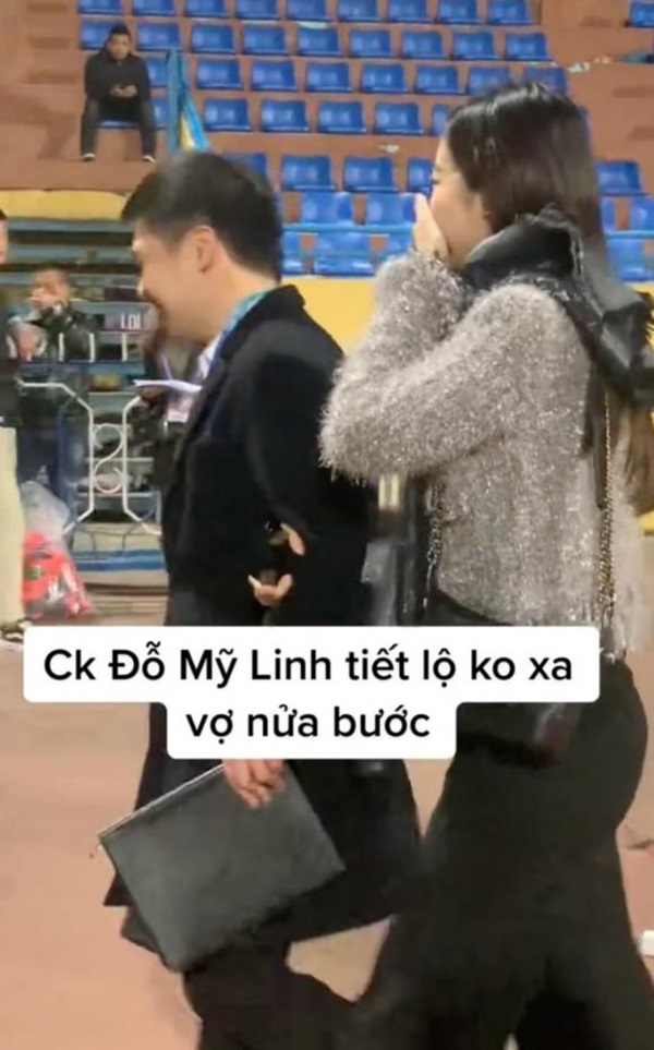 Đỗ Mỹ Linh lần đầu tình tứ khoác tay chồng giữa chốn đông người, hành động hiếu thảo với bố ruột ghi điểm đậm-7