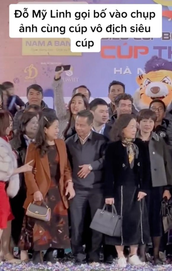 Đỗ Mỹ Linh lần đầu tình tứ khoác tay chồng giữa chốn đông người, hành động hiếu thảo với bố ruột ghi điểm đậm-9