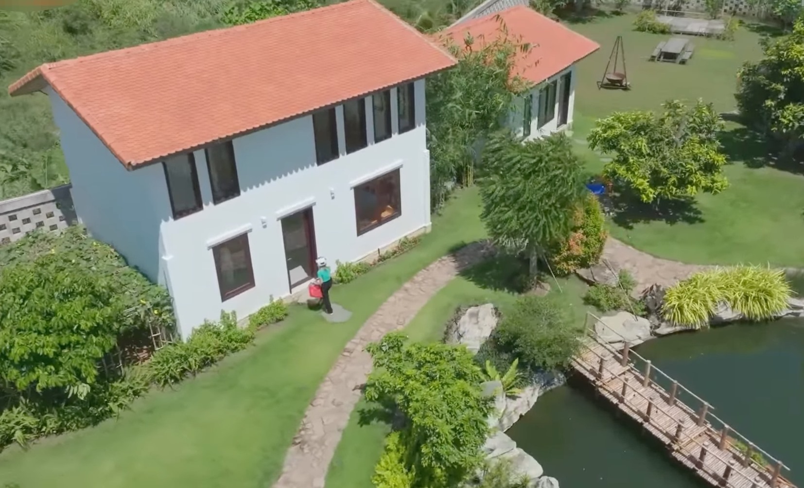 Biệt thự của Trường Giang - Nhã Phương: Rộng nghìn m2 giống công viên, khu vườn đủ loại rau xanh mướt-10