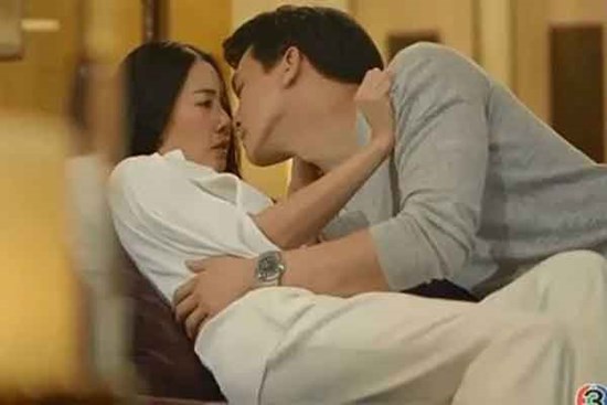 Chồng đi làm xa, vợ ở nhà 'bị' trai làm thuê bỏ bùa mê thuốc lú