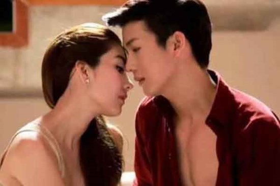 Cậu trai làm thuê 'tốt tính' và mối tình mèo mả gà đồng với bà chủ bỗng dưng đổi đời nhờ bán đất