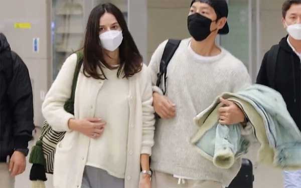 Vợ mới Song Joong Ki lộ diện sau tin kết hôn, cùng mẹ đi mua sắm đồ cho em bé-5