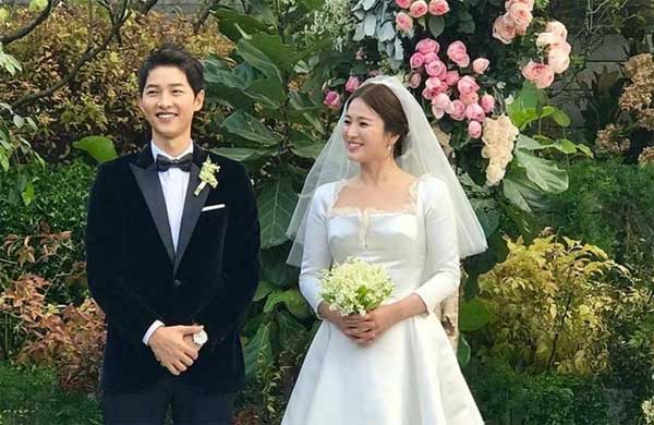 Song Joong Ki bất ngờ nhận gạch đá từ netizen sau khi công bố tin kết hôn: Sao anh lại hai mặt thế?-3