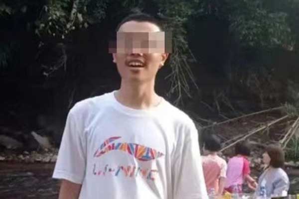 Trung Quốc rúng động vụ nam sinh mất tích 106 ngày được phát hiện treo cổ sau trường-1