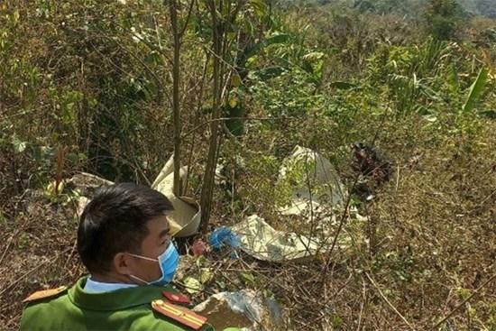 Thầy giáo, con trai và cháu gái tử vong dưới vực sâu ở Thanh Hóa