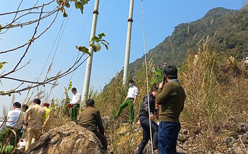 Thầy giáo, con trai và cháu gái tử vong dưới vực sâu ở Thanh Hóa-1