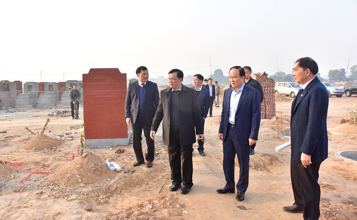 Bí thư Thành ủy Đinh Tiến Dũng kiểm tra dự án đường Vành đai 4 và dự lễ khai bút tại huyện Thường Tín-2