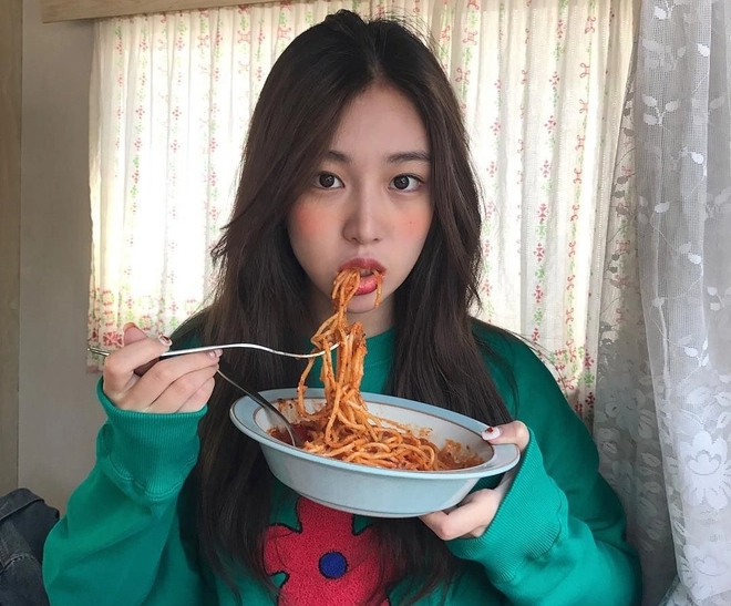 Cô gái bị loét ruột, xuất huyết tiêu hóa vì món ăn nhanh từng khiến người trẻ phát cuồng”-1