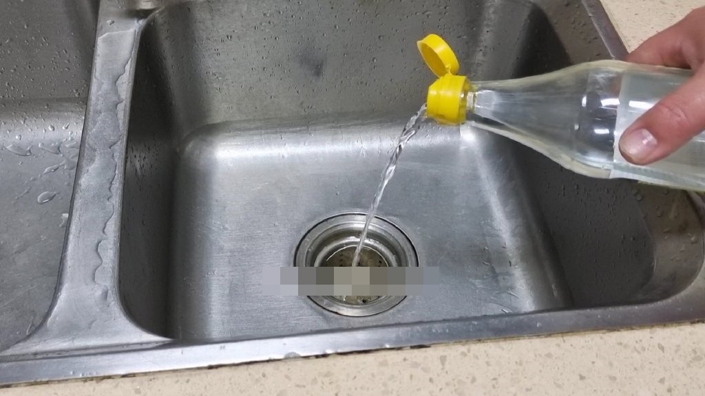 Bồn rửa lâu ngày bị tắc, chỉ cần đổ thứ nước này vào là có thể thông dễ dàng mà chẳng hề tốn tiền-3