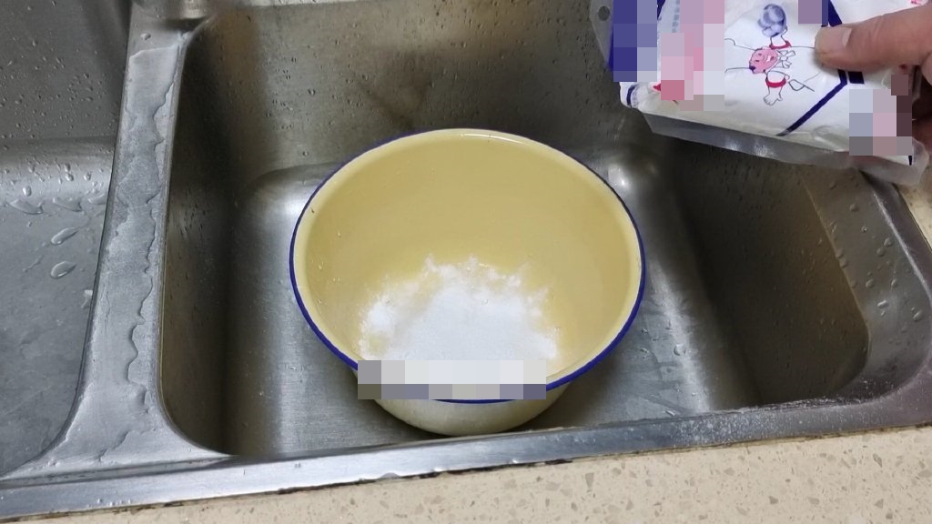 Bồn rửa lâu ngày bị tắc, chỉ cần đổ thứ nước này vào là có thể thông dễ dàng mà chẳng hề tốn tiền-4