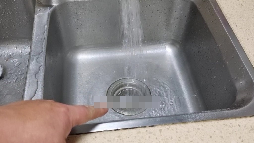 Bồn rửa lâu ngày bị tắc, chỉ cần đổ thứ nước này vào là có thể thông dễ dàng mà chẳng hề tốn tiền-9