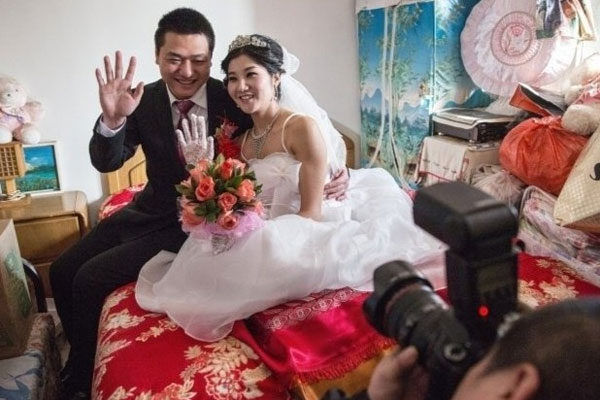 Chỉ làm công ăn lương sẽ không đủ tiền cưới vợ ở Trung Quốc-1