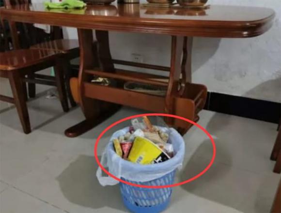Dù điều kiện nhà có tốt đến đâu cũng đừng đặt thùng rác ở 3 nơi này, không phải mê tín đâu, hãy cất đi-3