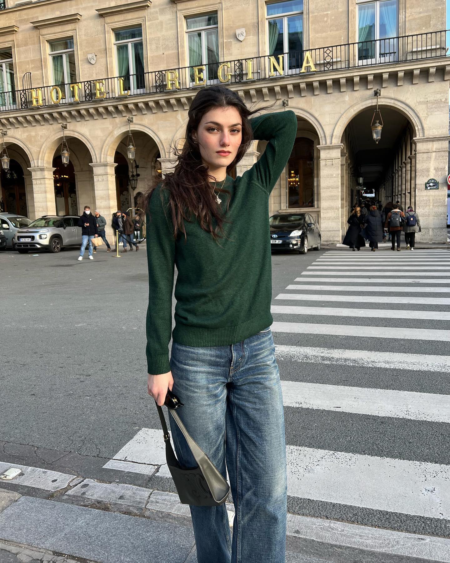 Diện trang phục tối giản sang trọng như phụ nữ Pháp-10