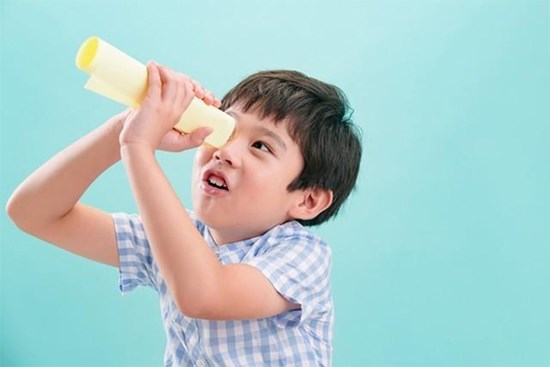 Sự tò mò của trẻ là mong muốn theo đuổi kiến thức, làm thế nào cha mẹ có thể nuôi dưỡng sự tò mò này?
