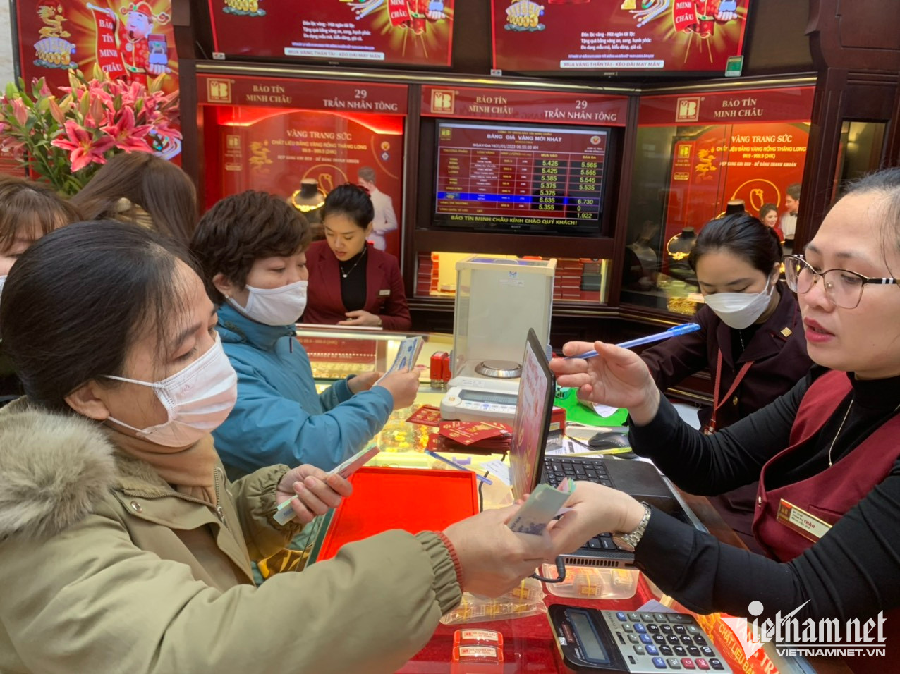 Người 15 năm xếp hàng từ 3h sáng mua vàng ngày Thần Tài: Không ai thuê tôi cả-4