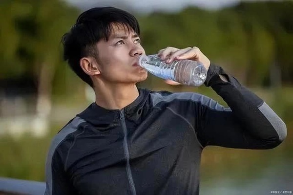 2 loại nước có thể nuôi dưỡng tế bào ung thư trong cơ thể-3