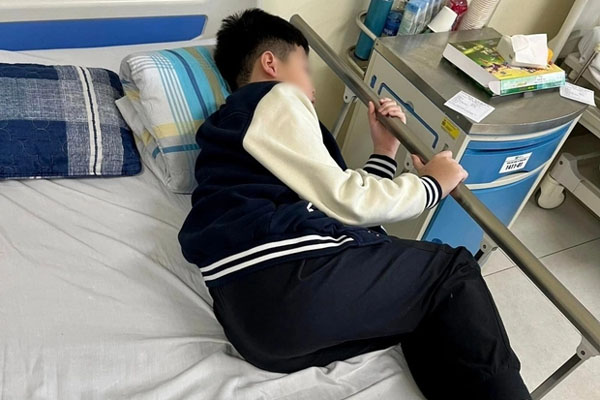 Xe chở hàng tạp hóa bất ngờ lao xuống vực, tài xế tử vong-3