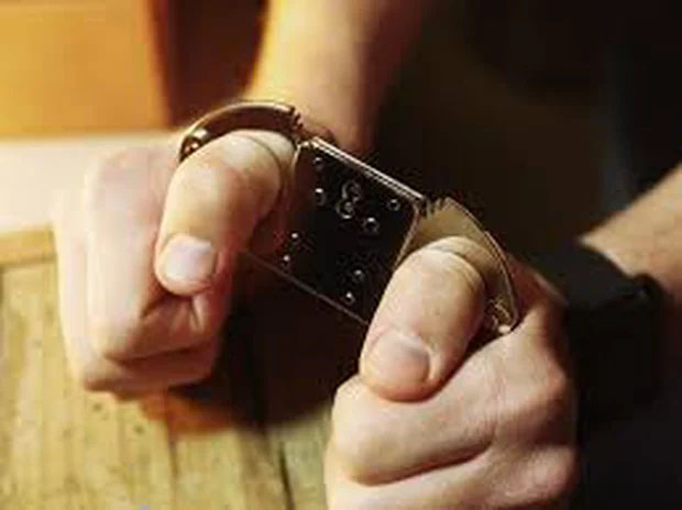 Tài xế gây tai nạn, bỏ mặc nạn nhân nằm giữa đường-1