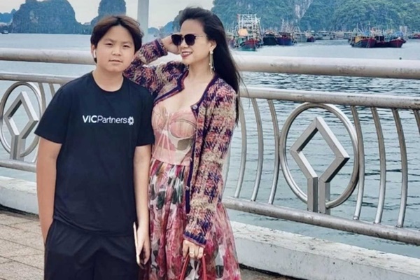 Á hậu Diễm Trang thực hiện một hành động sau sinh, nhìn là biết chăm con khoa học-3