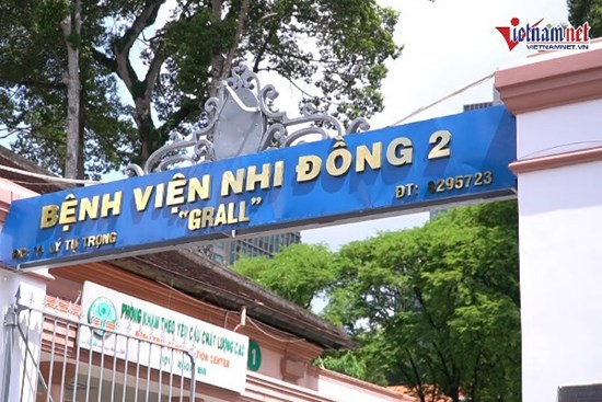 Bé 3 tuổi tử vong sau khi ngã vào hồ cá ở quán cà phê