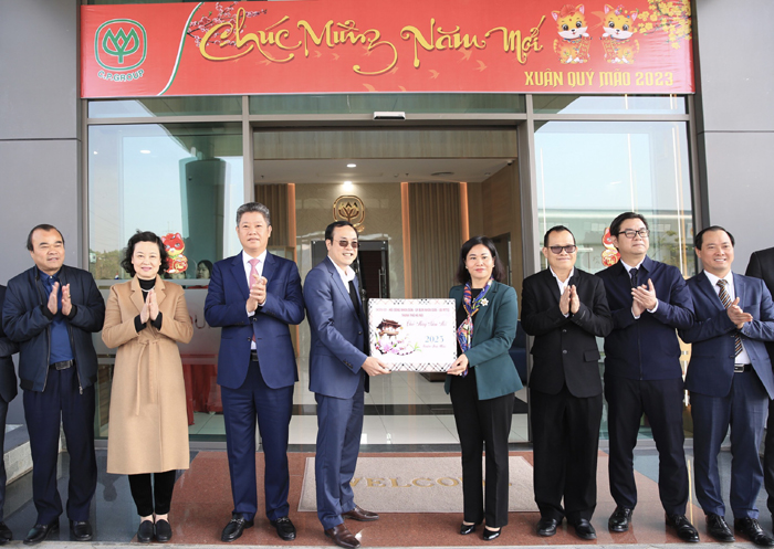 Phó Bí thư Thường trực Thành ủy Nguyễn Thị Tuyến động viên sản xuất đầu năm tại huyện Chương Mỹ-3