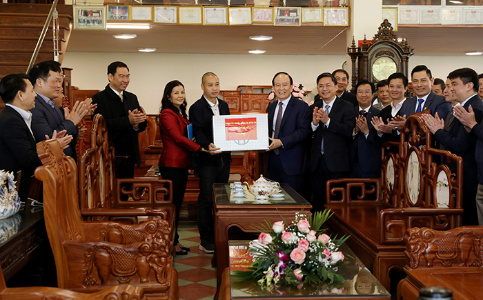 Chủ tịch HĐND Thành phố Nguyễn Ngọc Tuấn thăm, động viên sản xuất đầu Xuân tại Thường Tín-3