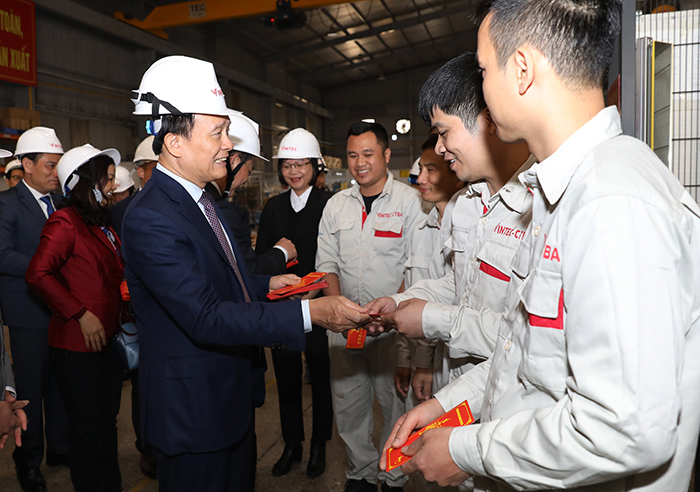 Chủ tịch HĐND Thành phố Nguyễn Ngọc Tuấn thăm, động viên sản xuất đầu Xuân tại Thường Tín-6