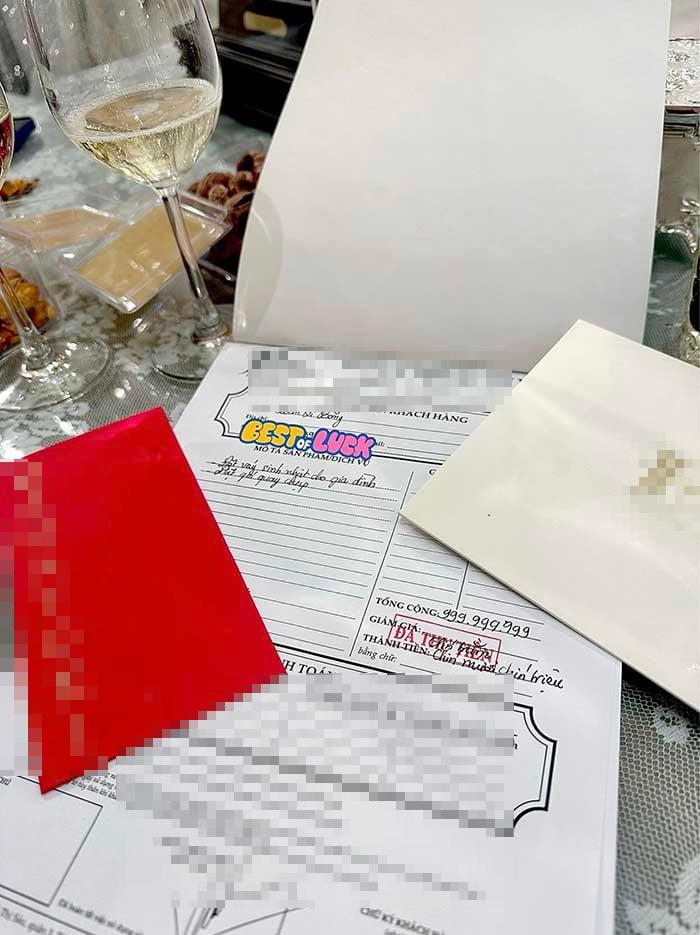 Ngày Thần Tài, chồng Đoàn Di Băng chơi sốc tặng vợ váy 1 tỷ-2