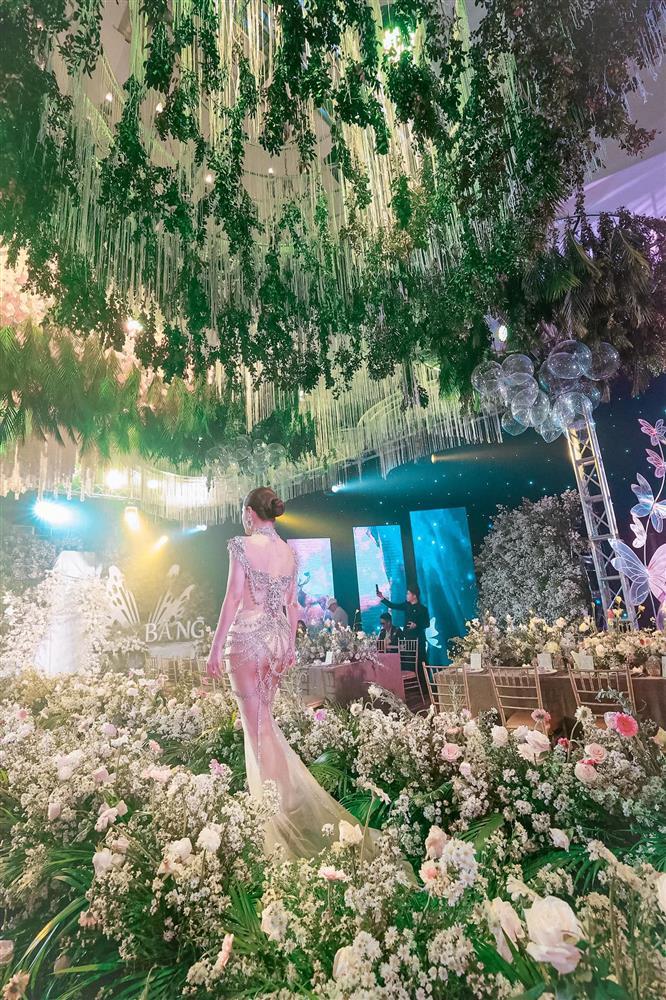 Ngày Thần Tài, chồng Đoàn Di Băng chơi sốc tặng vợ váy 1 tỷ-4