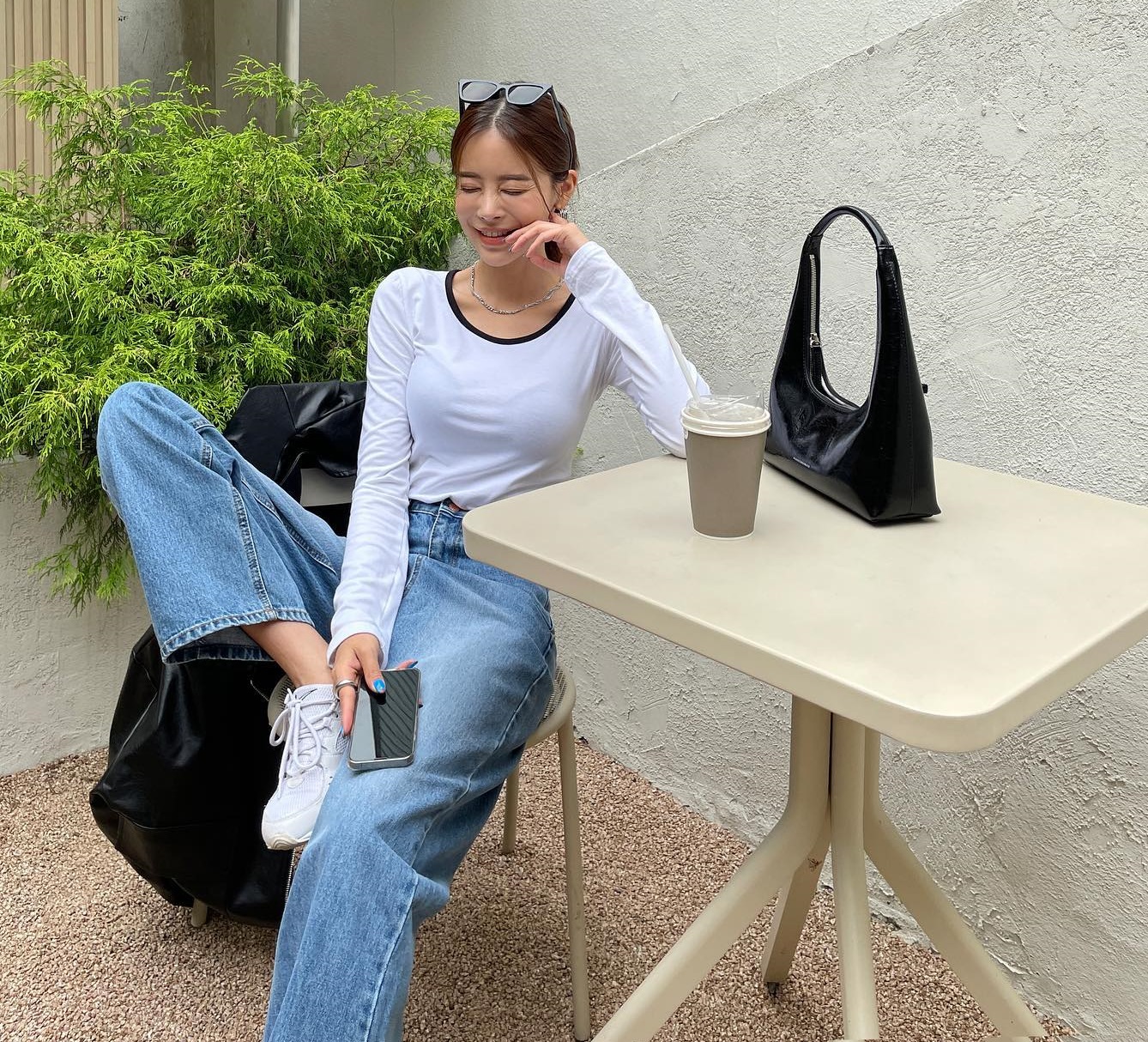 Áo thun dài tay có 10 cách diện trẻ trung mà vẫn thanh lịch-10