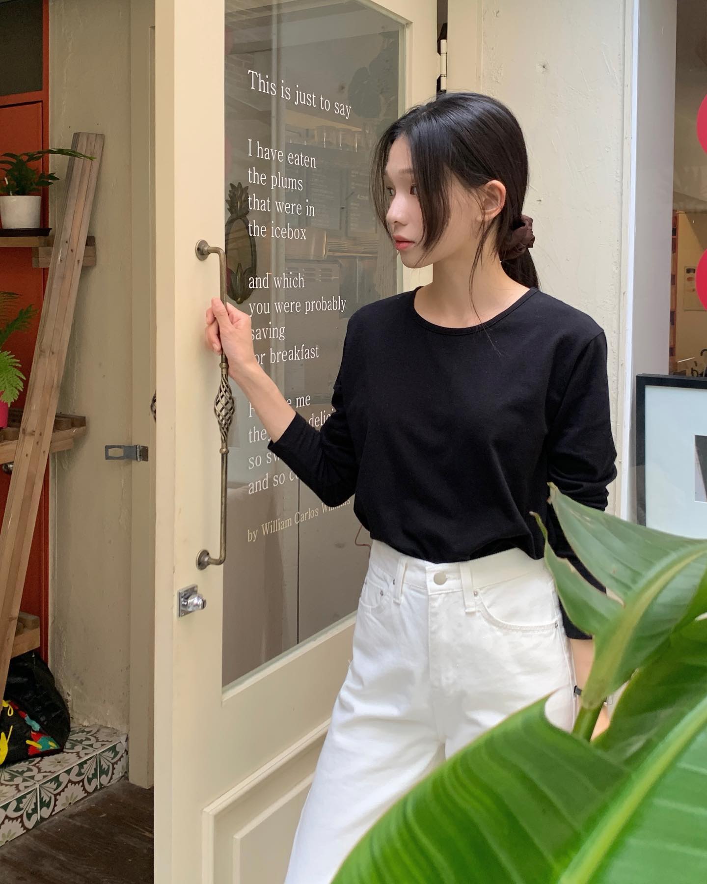 Áo thun dài tay có 10 cách diện trẻ trung mà vẫn thanh lịch-6