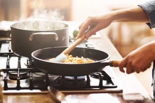 Khí thải từ bếp ga có thể gây hại cho hệ hô hấp: Chuyên gia chỉ cách phòng tránh-1