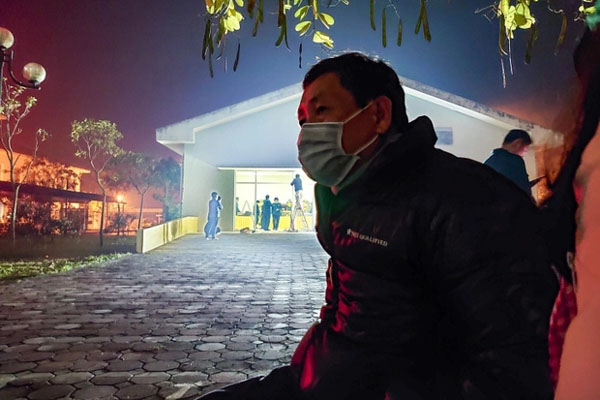 Xe tải tông vào nhà dân ven đường, 2 người thương vong-2