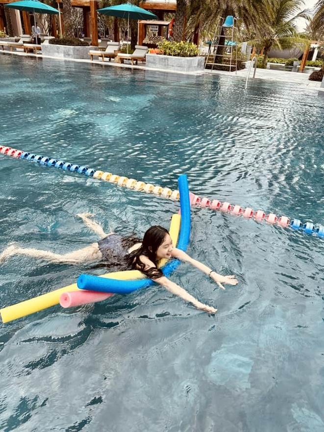Không còn lội suối cuốc đất, 4 con Lý Hải - Minh Hà có chuyến du lịch trong mơ tại resort sang trọng-8