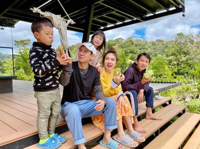 Không còn lội suối cuốc đất, 4 con Lý Hải - Minh Hà có chuyến du lịch trong mơ tại resort sang trọng-15